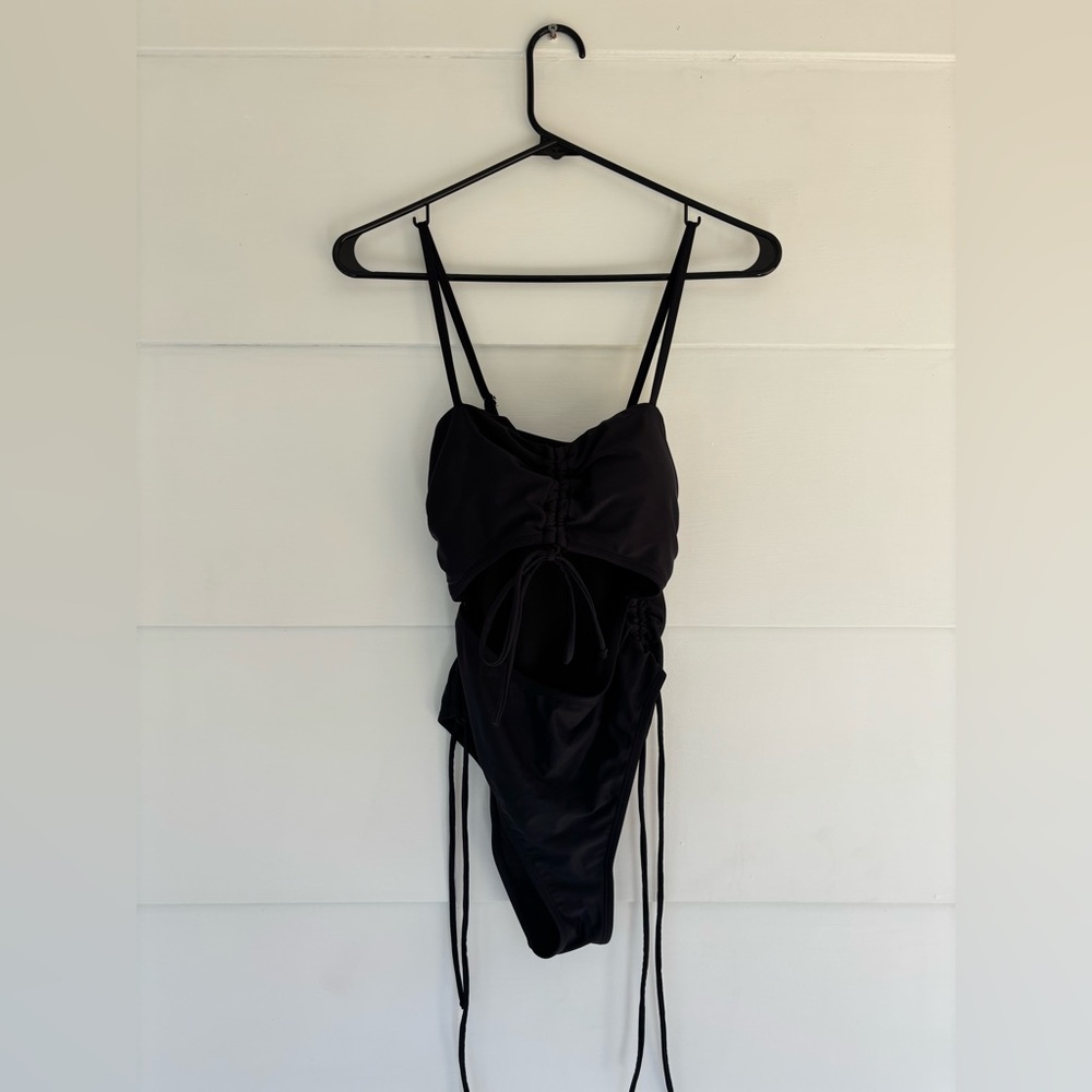 Viottiset Small Blck Cut Out Drawstring One Piece Swimsuit Cheeky HighCut Bikini